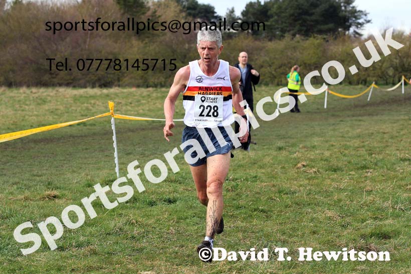 Men 35 to 60 in the 2023 BMAF Cross Country Champs., Wallsend. Photo: David T. Hewitson/Sports for All Pics